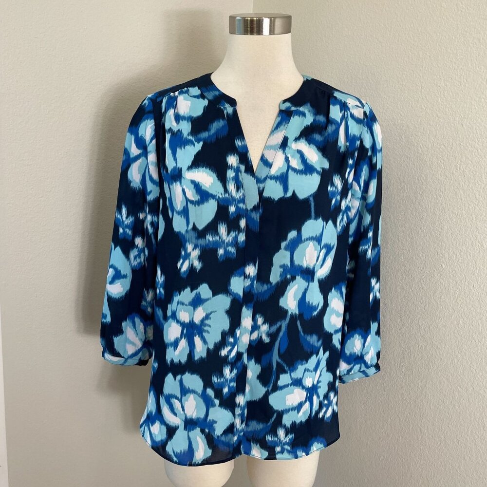 NYDJ Womens Small Blue Floral 3/4 Sleeve Blouse Lightweight Pleated Back Shirt‎